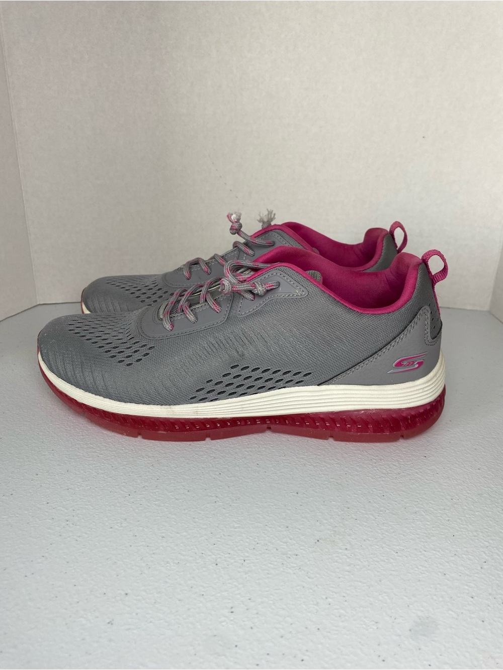 Sketchers Bobs Gray/Pink Women's Comfort Shoe Memory Foam Size 8.5"
